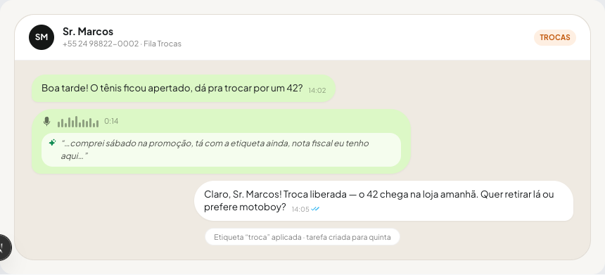 Recorte real do chat da Prisme: áudio recebido com a transcrição automática logo abaixo
